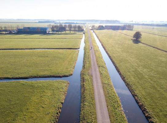 Een leeg landschap op 30 mei moet als voorbeeld dienen voor de gevolgen van een mogelijke vergunningsplicht voor het weiden van koeien