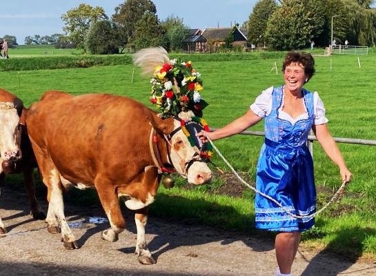 Boerin Anja Meester liep samen met haar koeien de ‘Almabtrieb’ (foto: Anja Meester)