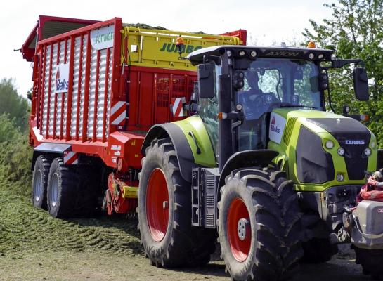 In de video geeft Ronald van Hal – innovatiemanager ruwvoerteelt bij ForFarmers – inkuiltips voor in dit natte voorjaar