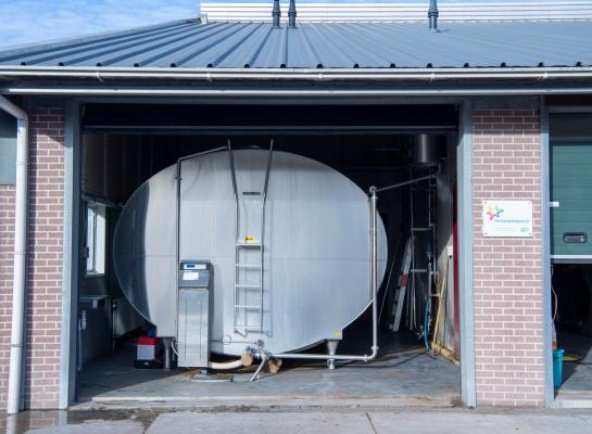 De aanvoer van ledenmelk daalde afgelopen half jaar met 1,6 procent