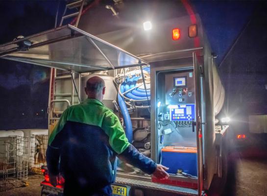 Bij Nederlandse zuivelverwerkers werd in oktober 2025 zo’n 7,7 procent meer melk aangevoerd dan ik oktober 2024