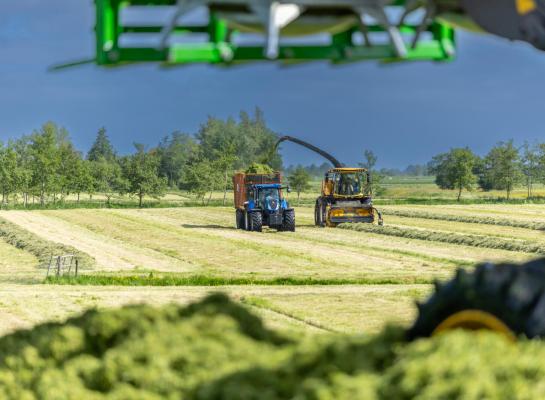 Na de regenperiode van vorige week wordt er deze week volop gras ingekuild