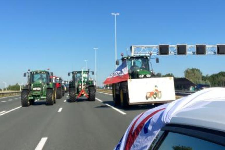 Een meerderheid van de Nederlanders maakt zich zorgen om stikstof maar zij vinden steeds vaker dat de rekening voor het probleem eenzijdig bij boeren wordt gelegd