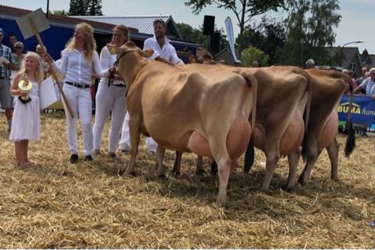 De winnende bedrijfsgroep van de familie Wink (foto Auke Landman)