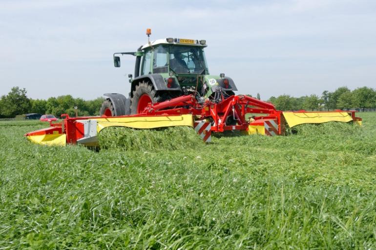 Het betere groeiseizoen is de belangrijkste verklaring voor het feit dat er in 2021 op melkveebedrijven veel minder fosfaat werd aangevoerd dan in 2020 