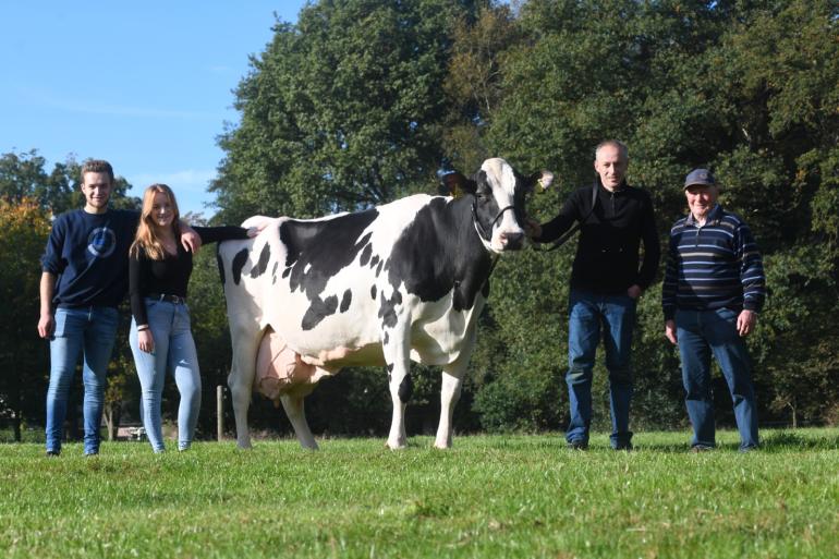 De vijftienjarige Langemeins Jantje 129 haalt in haar lopende lijst een gemiddelde dagproductie van 39,8 kilo melk