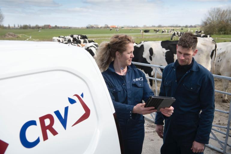 De raad van commissarissen houdt toezicht op het beleid van de directie en de algemene gang van zaken binnen het bedrijf CRV