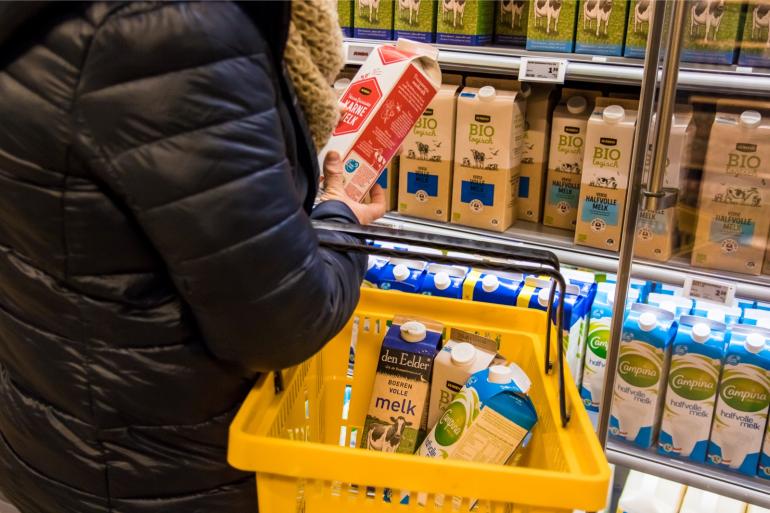 Een lagere koopkracht, hoge supermarktprijzen en de stikstofperikelen zorgen voor een beperkte stijging van zuivelproductie