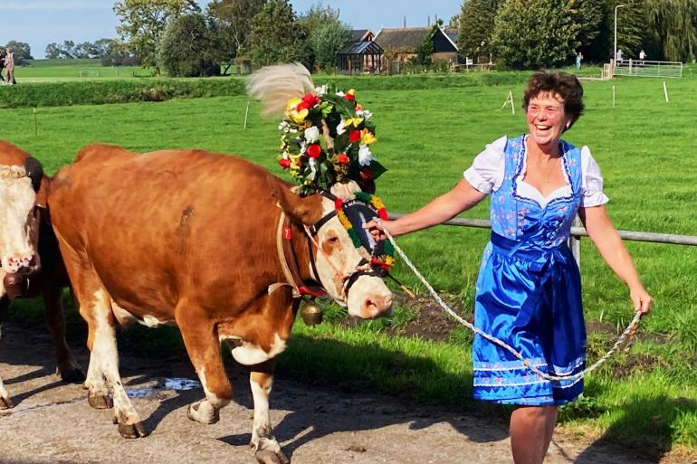 Boerin Anja Meester liep samen met haar koeien de ‘Almabtrieb’ (foto: Anja Meester)