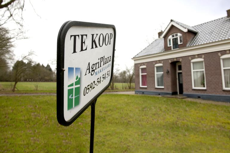 Door vaak hoge renovatiekosten zijn de hoeves en boerderijen minder interessant voor boeren