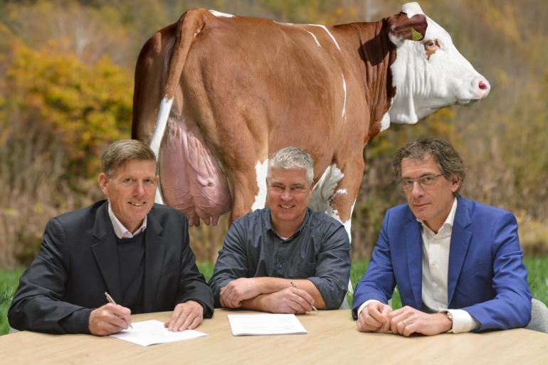 Angus Haslett, CEO van CRV (links), Hans Kerkhof, directeur/eigenaar van Xsires (midden) en Egon Verheijden CFO van CRV vinden dat Xsires en CRV elkaar heel mooi aanvullen.