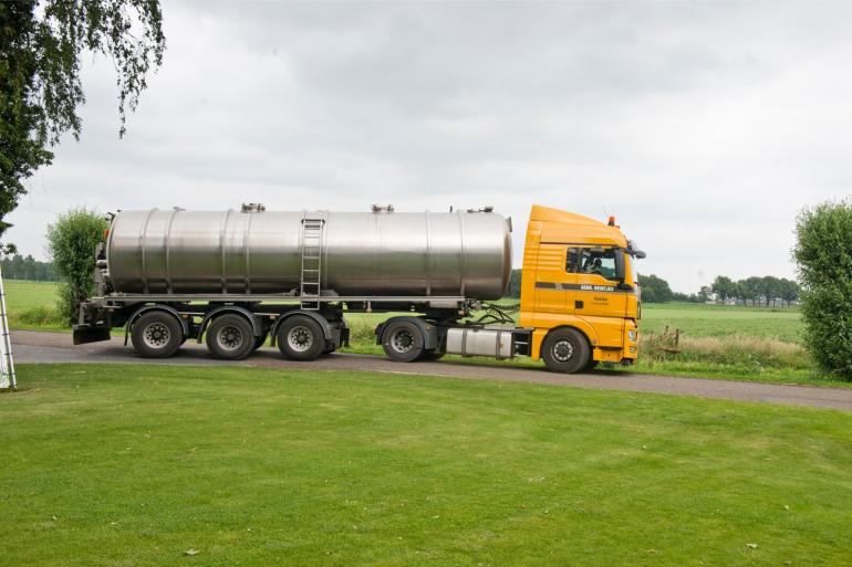 Door afbouw van de derogatie verliest een gemiddeld Nederlands melkveebedrijf in een niet-NV-gebied dit jaar al circa 17.500 euro aan inkomsten, waarbij de verschillen tussen bedrijven groot zijn