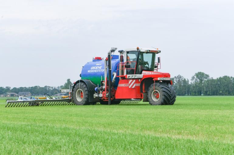 Omdat het risico op uitspoeling van nitraat bij de inzet van renure-meststoffen niet groter is dan bij inzet van kunstmest, kunnen beperkingen op het gebruik vervallen, vinden belangenorganisaties