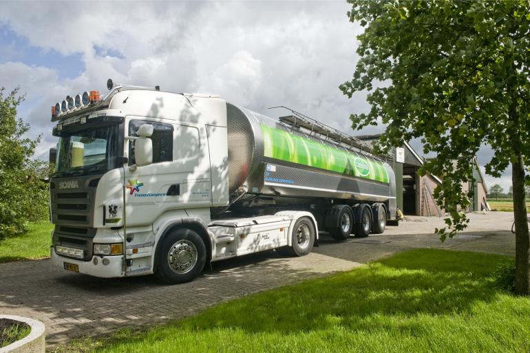 De melkvaanvoer bij FrieslandCampina daalde met 1,6 procent