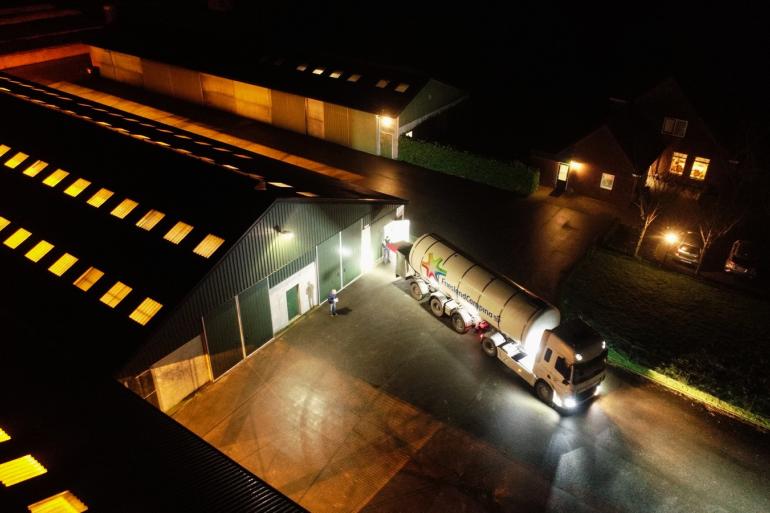 Met de daling voor aankomende maand is garantieprijs in drie maanden tijd met meer dan 12 euro per 100 kg melk gedaald. In september betaalde FrieslandCampina nog 55,75 euro