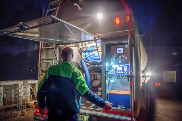 Bij Nederlandse zuivelverwerkers werd in oktober 2025 zo’n 7,7 procent meer melk aangevoerd dan ik oktober 2024