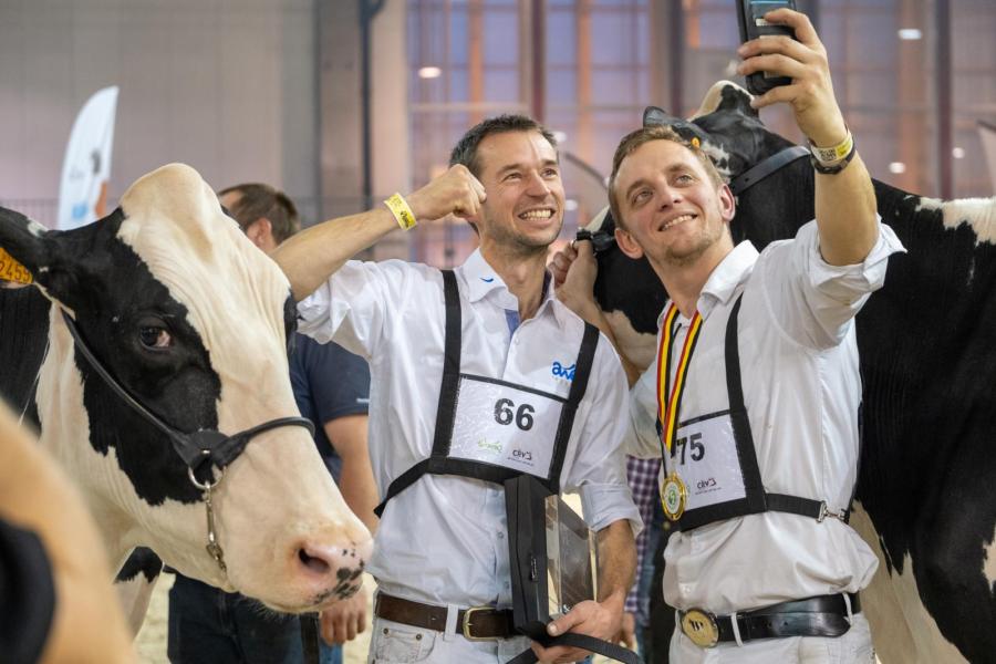 Blijdschap bij de eigenaren van De Bois Seigneur: ze maken een selfie voor het thuisfront