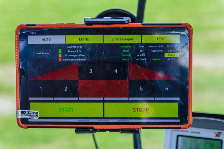 De bediening van de machine is eenvoudig. In combinatie met GPS op de trekker is er ook een resultaatkaart uit te draaien die nodig is voor de eco-regelingen binnen het GLB