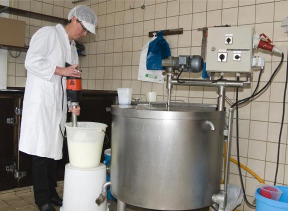 Het aandeel zelf verwerkte melk op de totale melkplas blijft beperkt tot 1,3 procent