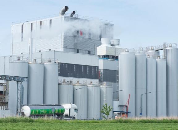 FrieslandCampina verkoopt een deel van de Duitse consumentenactiviteiten, maar blijft melk van Duitse leden-melkveehouders ophalen en verwerken