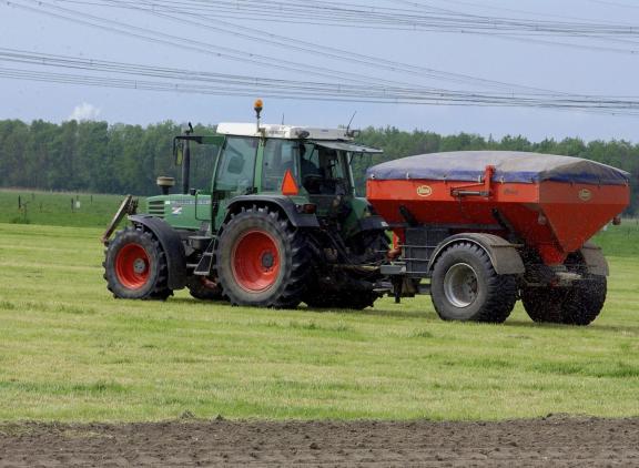 Hoge grasgroei vraagt wel om aanvullen van de meststoffen