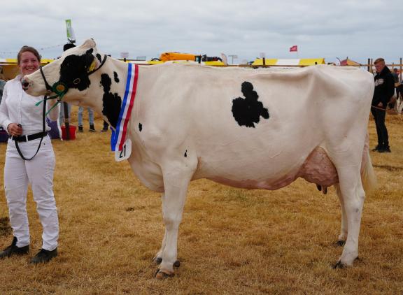 Emma 128 (v. Reflector) wint het algemeen kampioenschap tijdens de Landbouwdag op Texel (foto  Greet Witte)