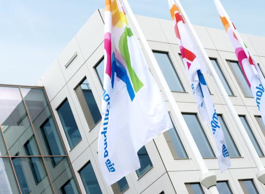 Dalende volumes en hoge inflatie laten de winst van FrieslandCampina verdampen