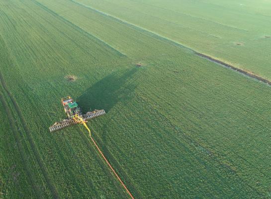 Zonder derogatie mag er jaarlijks nog ongeveer 45 ton mest per hectare worden uitgereden