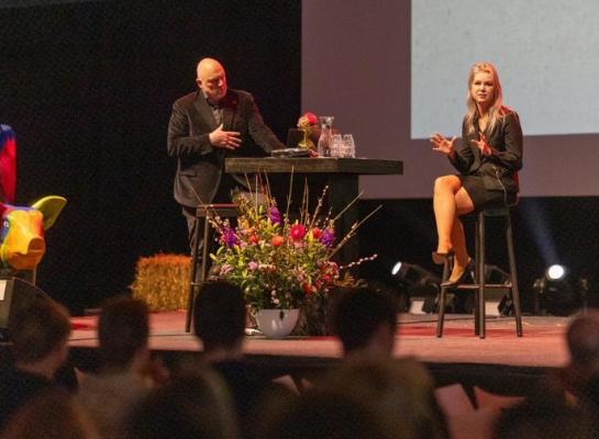 Hoewel de minister merkt dat het toekomstperspectief, zeker voor de oudere generatie, lijkt weg te zijn, ziet ze veel energie en veranderkracht (foto: Agrarische Jongerendag)