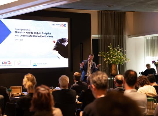 Hugo van Kasteel, directeur Dierlijke Agroketens en Dierenwelzijn bij het ministerie van LVVN, toonde zich blij verrast met de potentie dat via fokkerij een vermindering van de methaanuitstoot tot wel 40 procent in 2050 bereikt kan worden