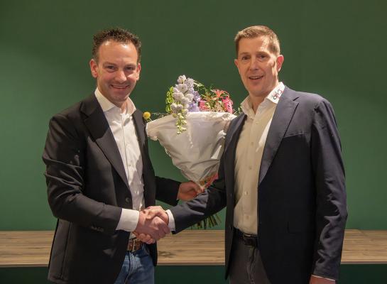 Van der Starre (l.) is de opvolger van Wietse Duursma (r.), die ruim twaalf jaar deel uitmaakte van het hoofdbestuur van CRV, waarvan bijna vijf jaar als voorzitter