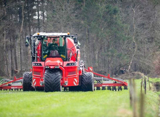 De stikstofemissie bij zorgvuldig uitrijden van de mest ligt rond de 5 procent. Bij slordig uitrijden kan dat oplopen tot 12 tot 15 procent