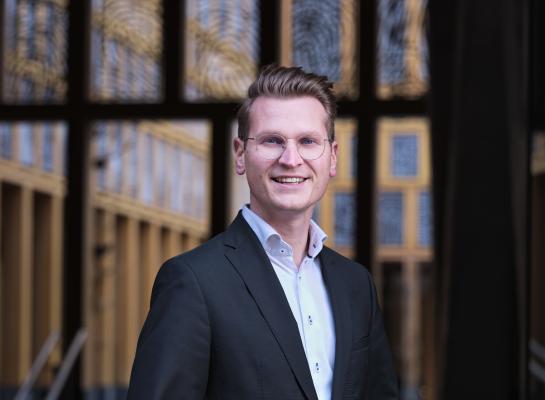 Van Essen is opgeleid als politicoloog en was wethouder in de gemeentes Losser en Deventer (foto: Gemeente Deventer)