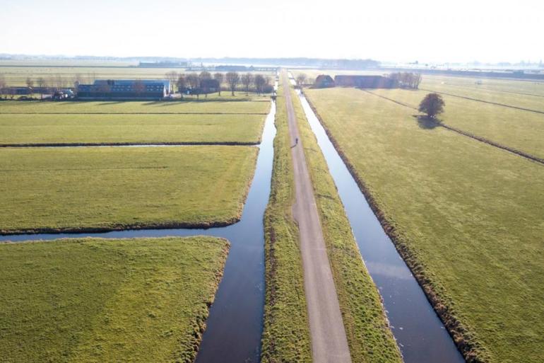 Een leeg landschap op 30 mei moet als voorbeeld dienen voor de gevolgen van een mogelijke vergunningsplicht voor het weiden van koeien