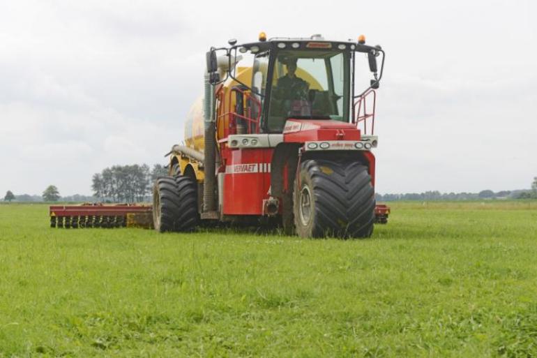 Door derogatie mogen ondernemers 230 of 250 kilo stikstof uit dierlijke mest gebruiken in plaats van 170 kilo per hectare