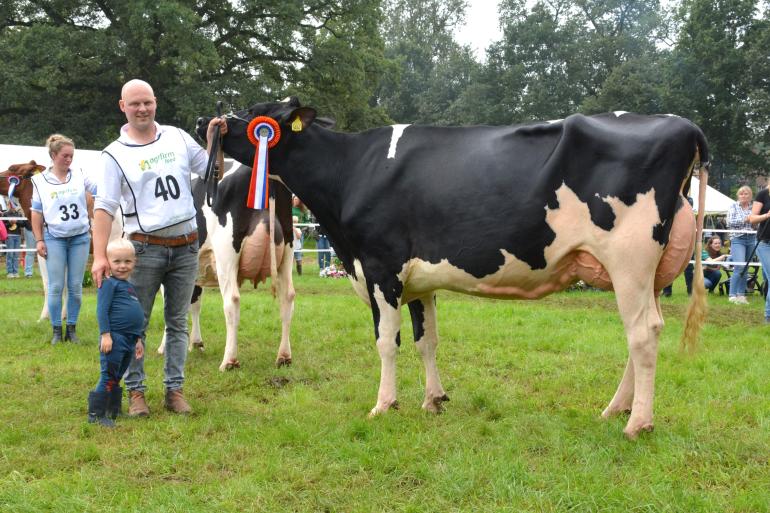 Ar-Type Alice won in Twello het algemeen kampioenschap zwartbont