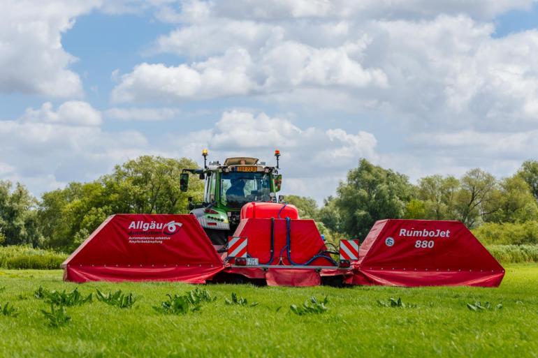 Tijdens de velddemodag zal het spotsprayen in kruidenrijk grasland worden getoond