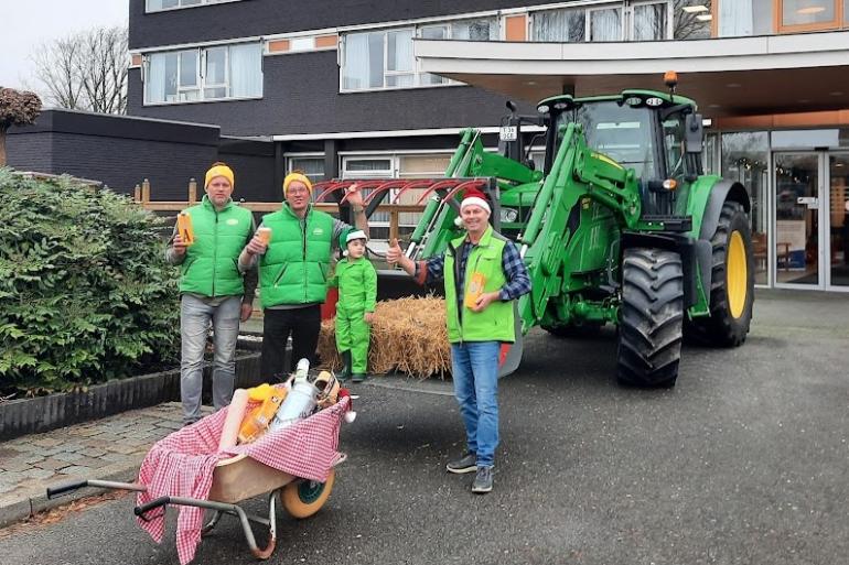 Al vijf jaar op rij deelt Herbert Verploegen met een groepje melkveehouders in de gemeente Beuningen chocomel met slagroom uit in verzorgingstehuizen