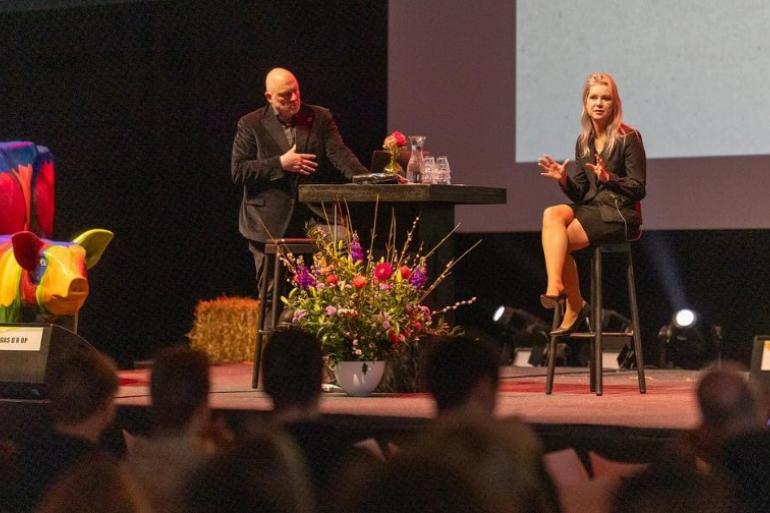 Hoewel de minister merkt dat het toekomstperspectief, zeker voor de oudere generatie, lijkt weg te zijn, ziet ze veel energie en veranderkracht (foto: Agrarische Jongerendag)