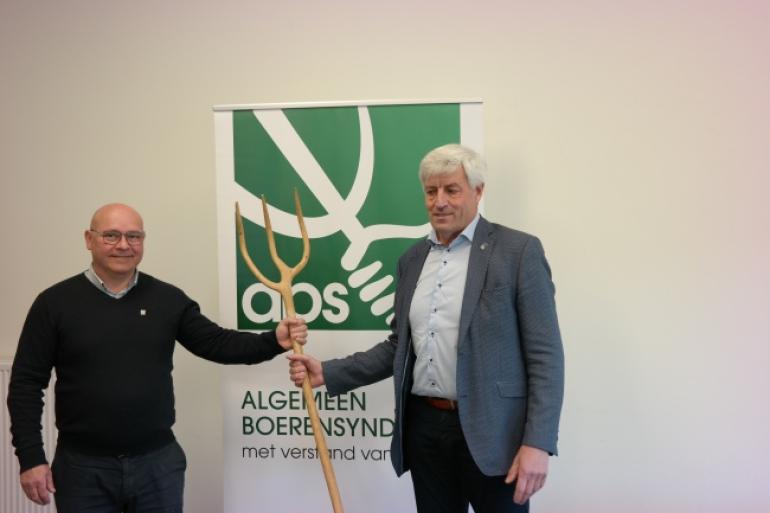 Bruno Vincent (links) neemt het voorzitterschap over van Hendrik Vandamme, die zestien jaar lang aan het roer stond van ABS