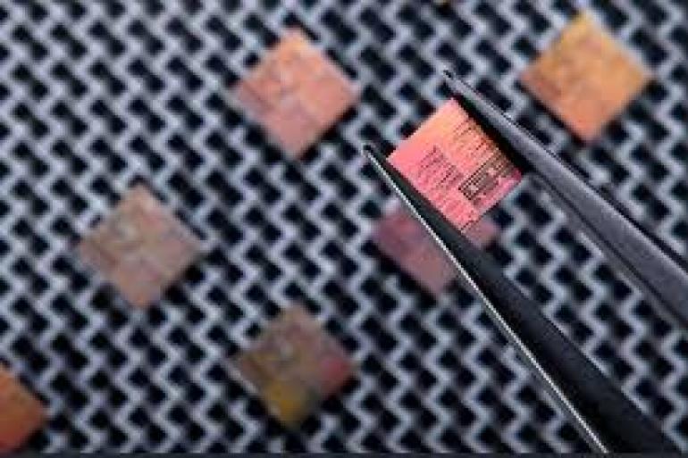 Onderzoekscentrum OnePlanet werkt aan de ontwikkeling van sensorsystemen die lage concentraties gassen kunnen meten. Deze systemen zijn gebaseerd op zogenaamde fotonische microchips (foto: OnePlanet)
