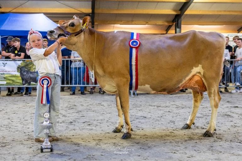 Noorder Viva la Vi (v. Chrome) was de beste jersey in Putten (foto: Cilia Hoekman)