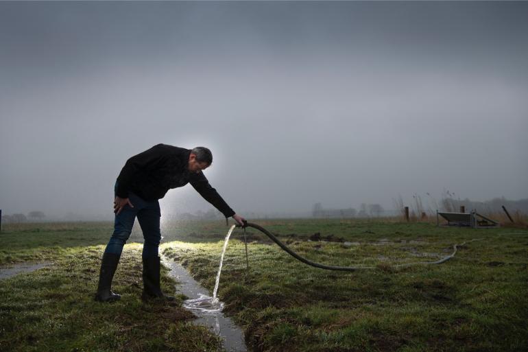 Maatschappelijke diensten, zoals het aanleggen van plasdraspercelen, dragen bij aan extra inkomsten