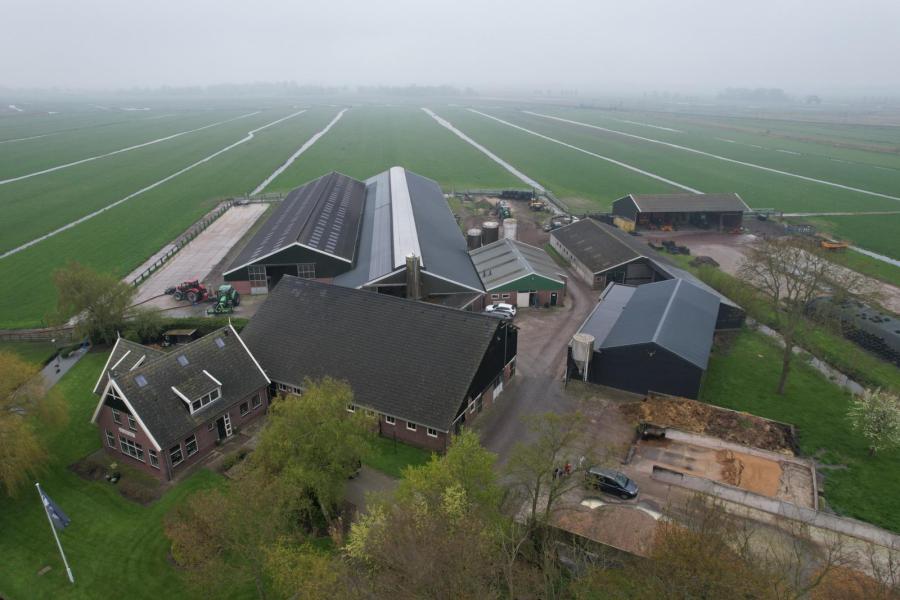 Het bedrijf in Warder huisvest 250 koeien en 120 stuks jongvee. Op de in totaal 190 hectare grond werden 333 nesten gevonden, vooral van kieviten, grutto’s en tureluurs