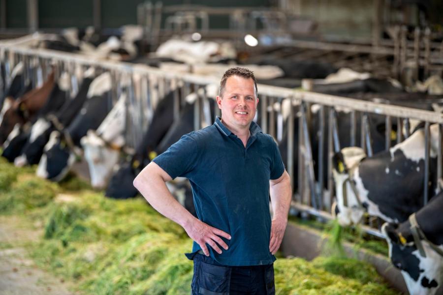 Steven Strikwerda (40) melkt 150 koeien in Easterein
