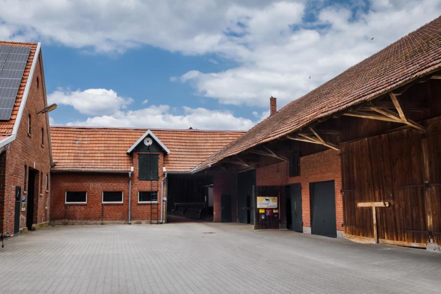 Een deel van de gebouwen is al meer dan 100 jaar oud maar alles is perfect onderhouden en heeft nog steeds een functie