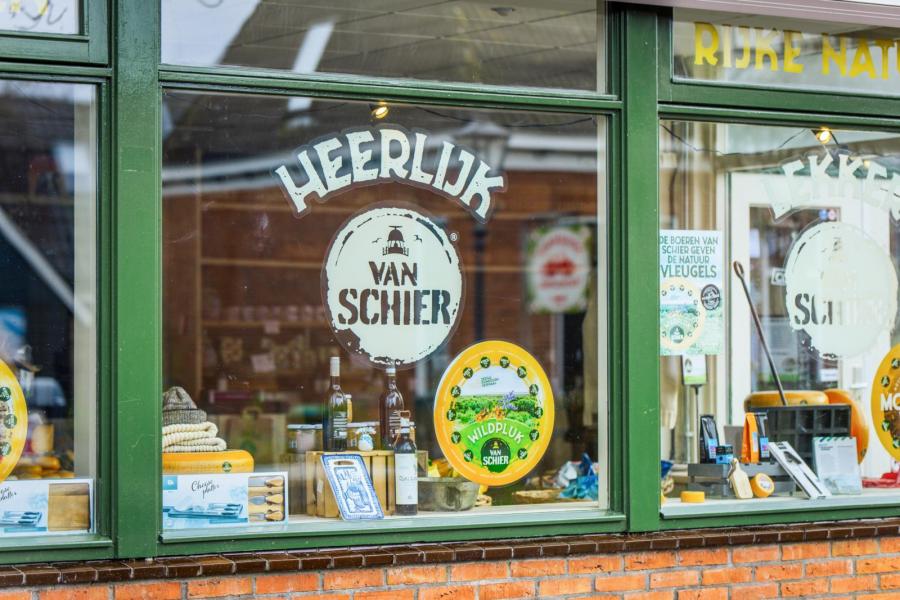 In 2020 richtten de boeren zelfs een eigen zuivelcoöperatie op het eiland op: Van Schier. Hiermee verwerken ze hun melk tot kaas