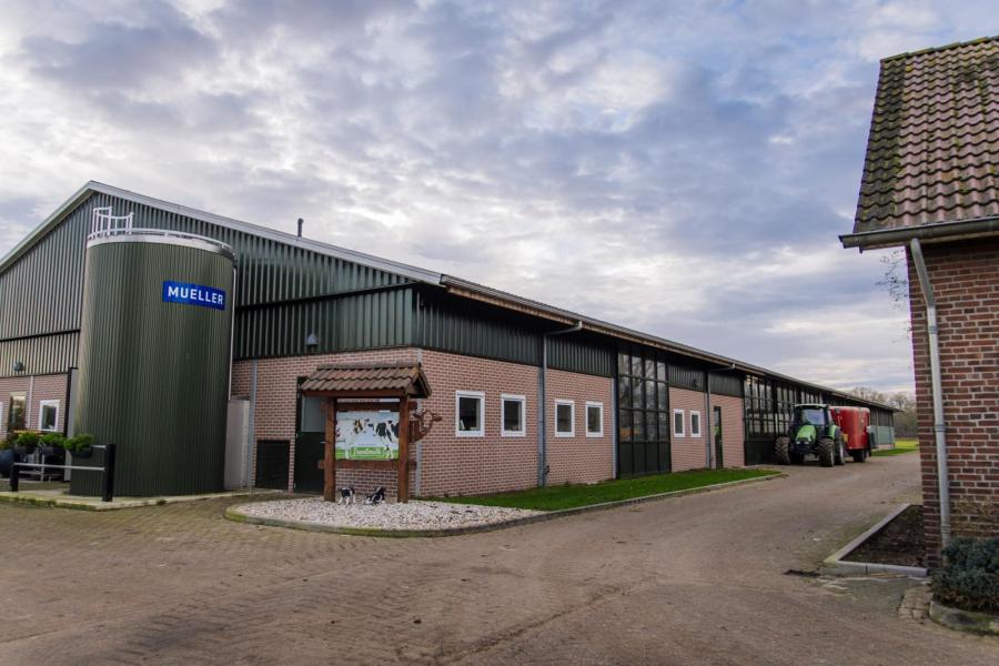 In december 2023 werd er gestart met melken aan de Trentweg in een volledig nieuwe stal. De veestapel van Daan en zijn vader verhuisde naar de locatie waar Jos boerden