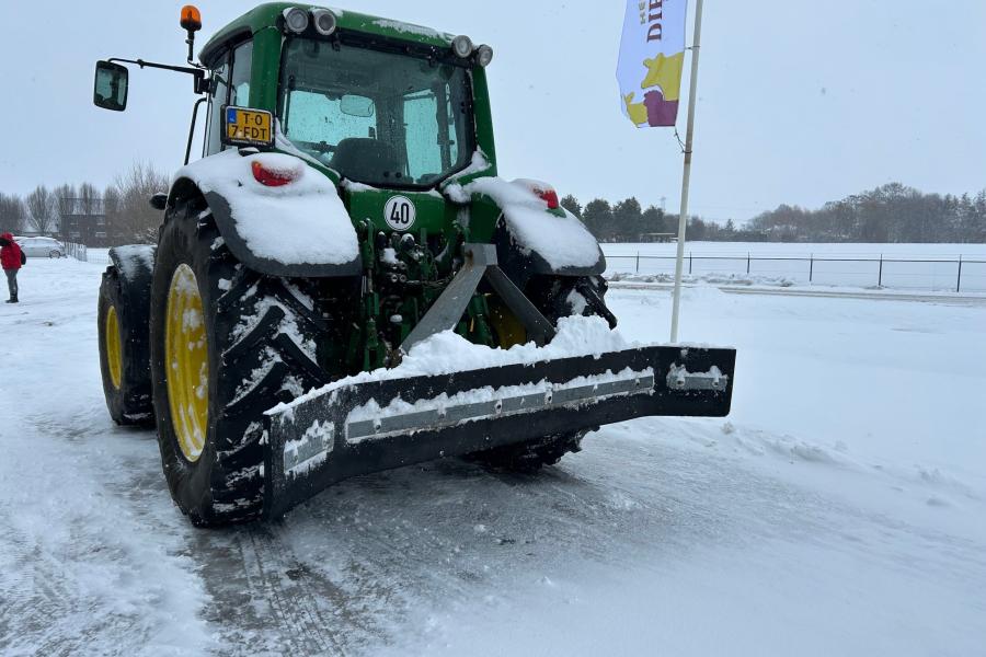 Veehouders worden veel gevraagd om te helpen bij het sneeuwschuiven