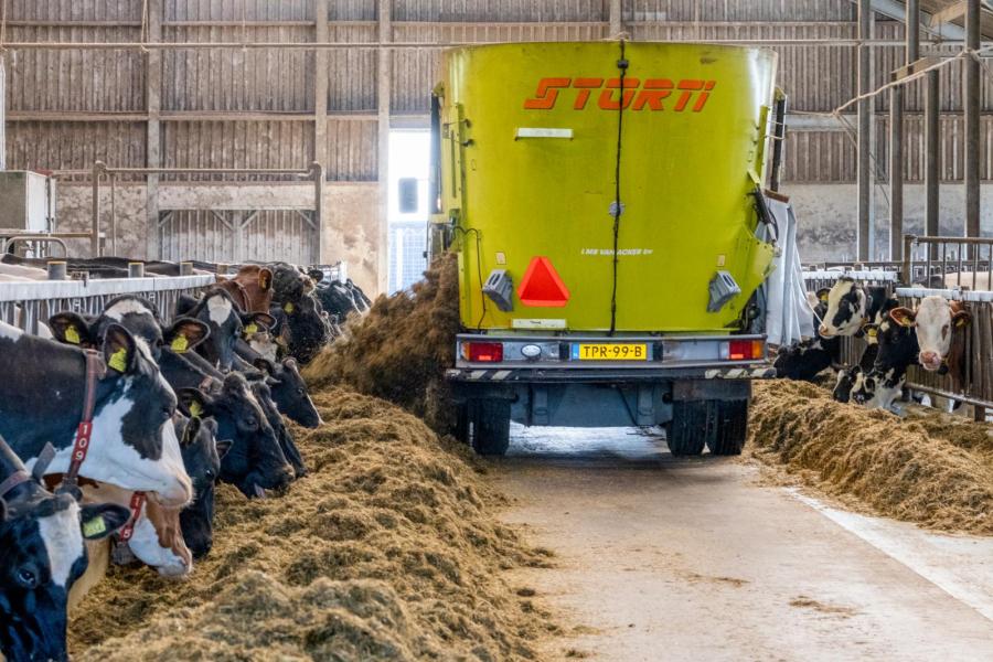Voeren met voermengwagen